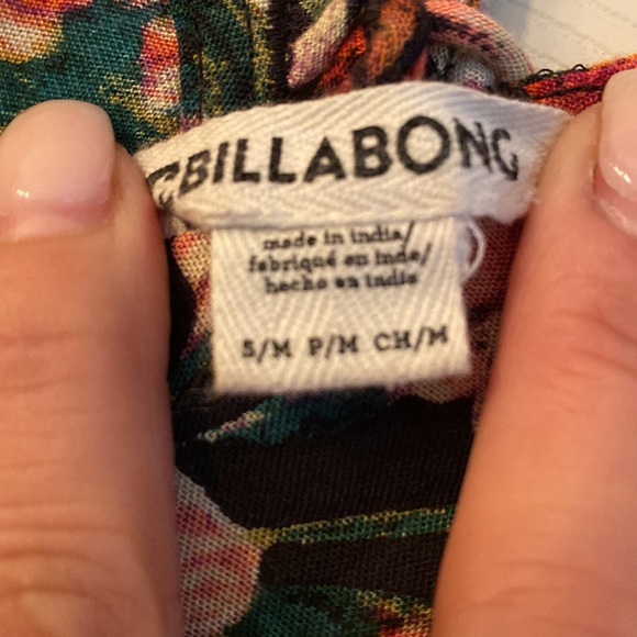 The Buckle bought Billabong floral kimono. - Picture 2 of 9